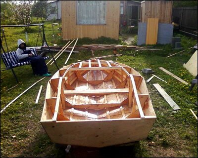 Корпус лодки готов к обшивке